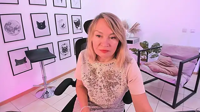 Snapshot of RosalindaFortuna chatting on December 23, 2024, 7:38 am RosalindaFortuna online show from December 23, 2024, 7:38 am