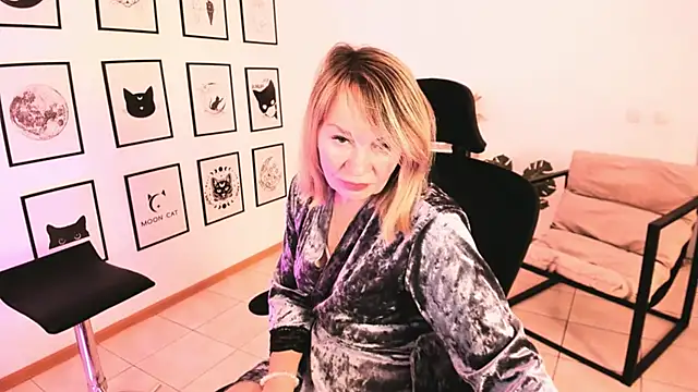 Snapshot of RosalindaFortuna chatting on December 24, 2024, 10:55 am RosalindaFortuna online show from December 24, 2024, 10:55 am