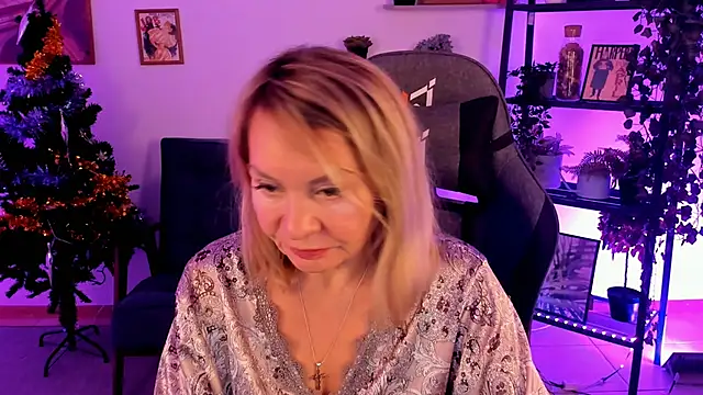 Snapshot of RosalindaFortuna chatting on December 27, 2024, 2:33 pm RosalindaFortuna online show from December 27, 2024, 2:33 pm