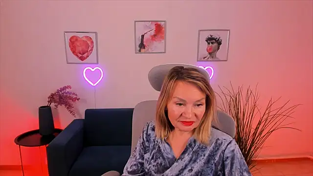 Snapshot of RosalindaFortuna chatting on December 30, 2024, 12:09 pm RosalindaFortuna online show from December 30, 2024, 12:09 pm