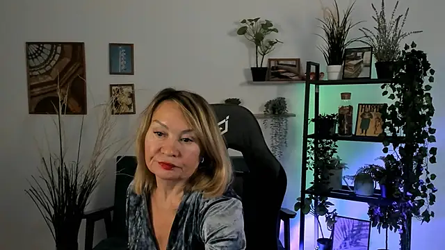 Snapshot of RosalindaFortuna chatting on January 4, 2025, 2:04 pm RosalindaFortuna online show from January 4, 2025, 2:04 pm