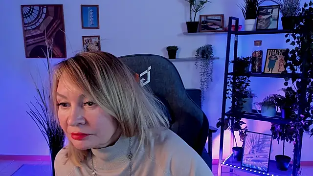 Snapshot of RosalindaFortuna chatting on January 5, 2025, 10:53 am RosalindaFortuna online show from January 5, 2025, 10:53 am