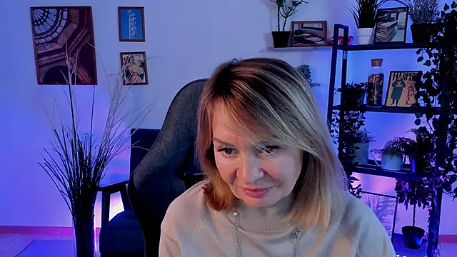 Snapshot of RosalindaFortuna chatting on January 5, 2025, 1:58 pm RosalindaFortuna online show from January 5, 2025, 1:58 pm