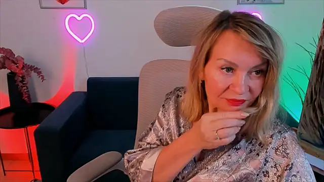 Snapshot of RosalindaFortuna chatting on January 8, 2025, 2:46 pm RosalindaFortuna online show from January 8, 2025, 2:46 pm