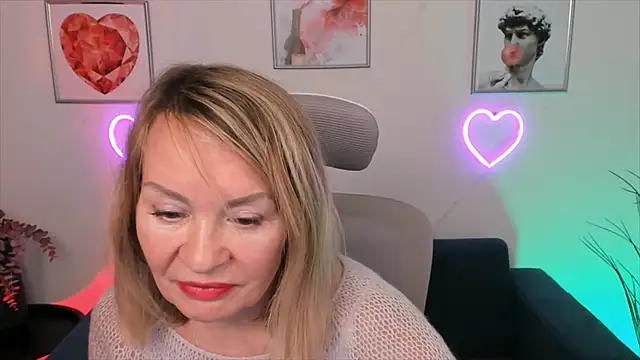 Snapshot of RosalindaFortuna chatting on January 10, 2025, 11:22 am RosalindaFortuna online show from January 10, 2025, 11:22 am