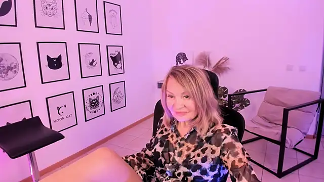 Snapshot of RosalindaFortuna chatting on January 13, 2025, 2:42 pm RosalindaFortuna online show from January 13, 2025, 2:42 pm