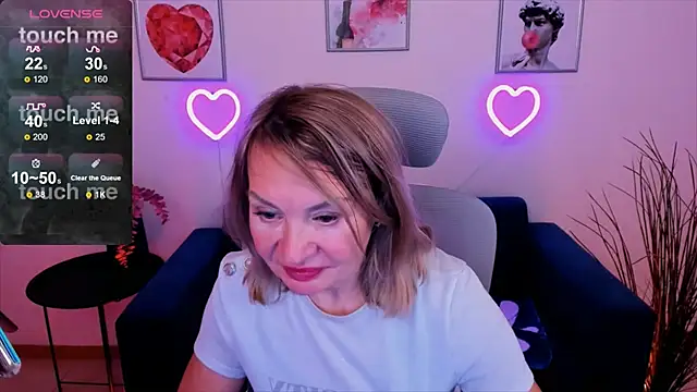 Snapshot of RosalindaFortuna chatting on January 14, 2025, 11:31 am RosalindaFortuna online show from January 14, 2025, 11:31 am