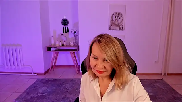 Snapshot of RosalindaFortuna chatting on January 15, 2025, 2:13 pm RosalindaFortuna online show from January 15, 2025, 2:13 pm