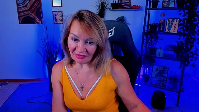 Snapshot of RosalindaFortuna chatting on January 17, 2025, 10:44 am RosalindaFortuna online show from January 17, 2025, 10:44 am