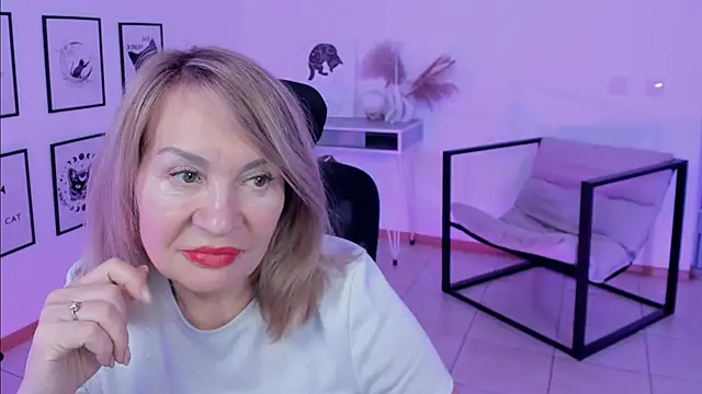 Snapshot of RosalindaFortuna chatting on January 21, 2025, 1:54 pm RosalindaFortuna online show from January 21, 2025, 1:54 pm