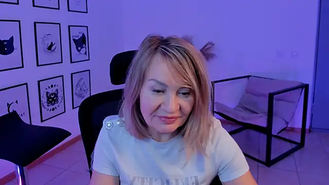 Snapshot of RosalindaFortuna chatting on January 23, 2025, 10:54 am RosalindaFortuna online show from January 23, 2025, 10:54 am