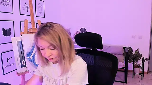 Snapshot of RosalindaFortuna chatting on February 5, 2025, 10:51 am RosalindaFortuna online show from February 5, 2025, 10:51 am