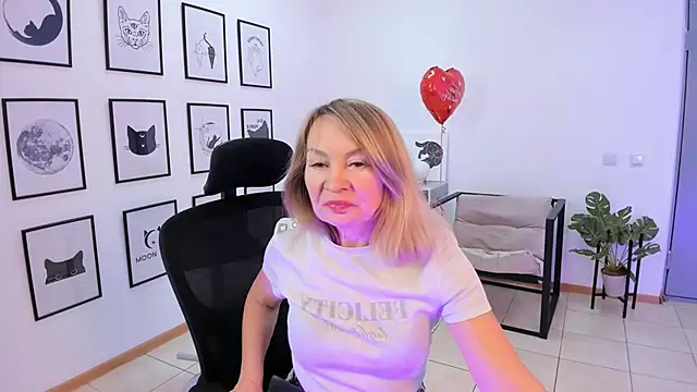 Snapshot of RosalindaFortuna chatting on February 18, 2025, 11:11 am RosalindaFortuna online show from February 18, 2025, 11:11 am