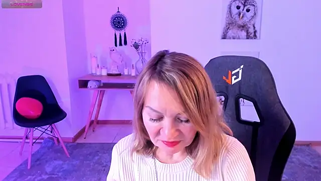 Snapshot of RosalindaFortuna chatting on February 18, 2025, 2:16 pm RosalindaFortuna online show from February 18, 2025, 2:16 pm