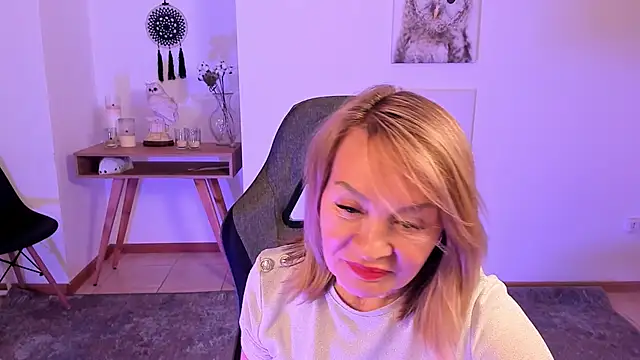 Snapshot of RosalindaFortuna chatting on February 25, 2025, 1:50 pm RosalindaFortuna online show from February 25, 2025, 1:50 pm