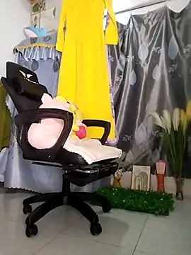 Lucy limon online show from April 18, 2026, 10:52 am