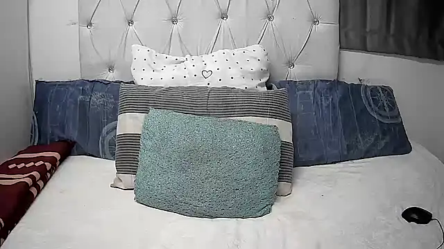 Browncaramel1999 online show from May 8, 2026, 7:52 pm