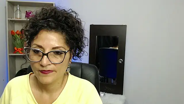 arianna ros3 online show from February 8, 2025, 6:33 pm