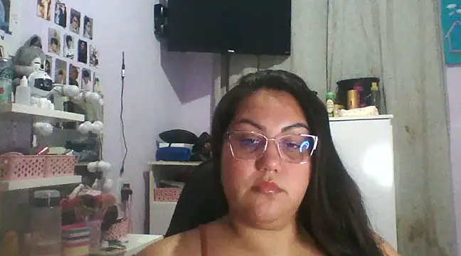 Paolaa hoot online show from February 25, 2025, 4:03 am