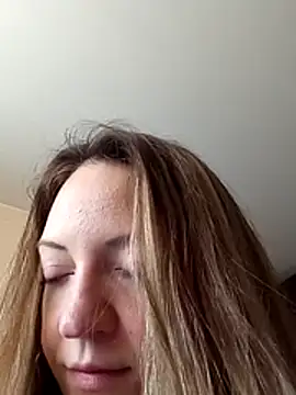 KattyLuuu online show from February 5, 2026, 10:42 am