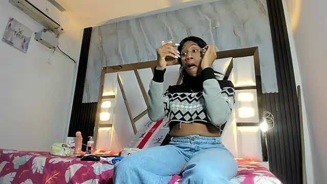 amber diior online show from September 27, 2025, 1:43 am