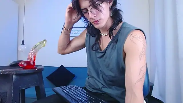 andreey50 online show from January 9, 2025, 11:34 pm