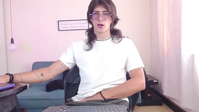 andreey50 online show from February 15, 2025, 8:11 pm