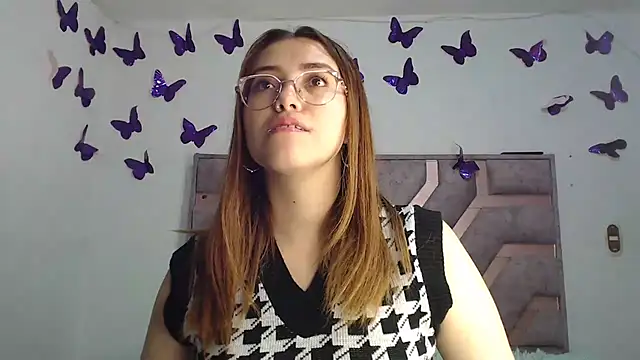 Snapshot of Anny_Fox- chatting on May 6, 2026, 2:29 am Anny Fox- online show from May 6, 2026, 2:29 am