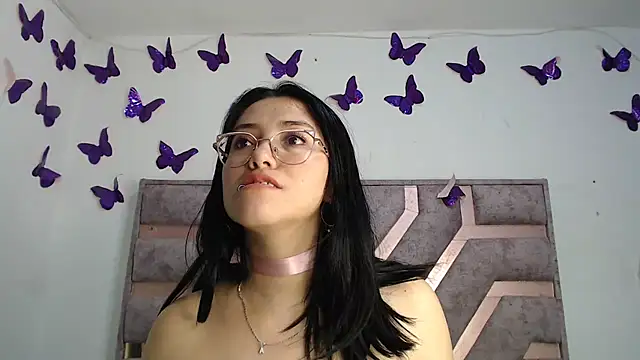 Snapshot of Anny_Fox- chatting on June 5, 2026, 6:52 am Anny Fox- online show from June 5, 2026, 6:52 am