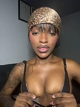 Snapshot of Zizi-campbel chatting on February 2, 2025, 5:42 am Zizi-campbel online show from February 2, 2025, 5:42 am