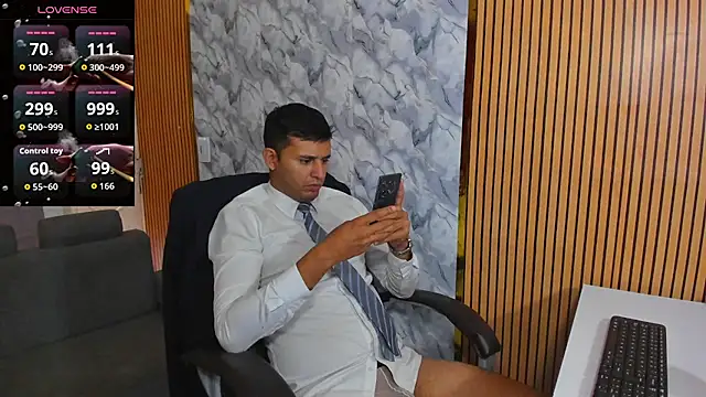 Hideintheoffice online show from December 19, 2025, 12:34 pm