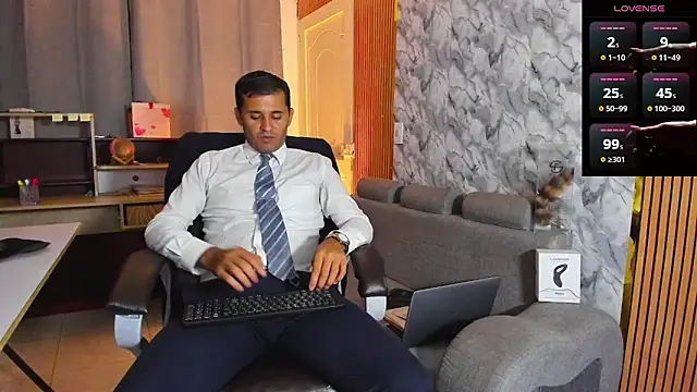 Hideintheoffice online show from February 11, 2026, 4:39 am