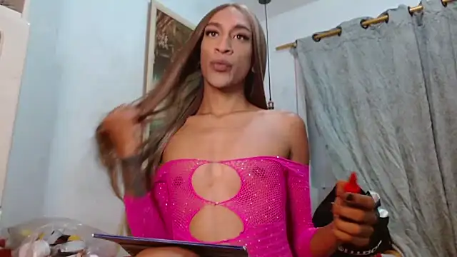 Snapshot of Dannacamilsaenz chatting on October 5, 2025, 12:14 pm Dannacamilsaenz online show from October 5, 2025, 12:14 pm