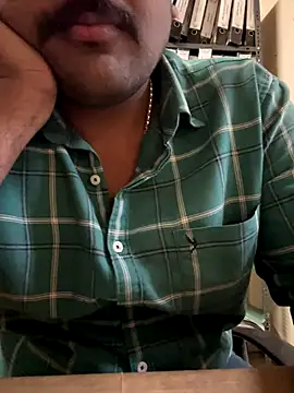 Snapshot of Hillz_king_98 chatting on December 21, 2025, 10:50 pm Hillz king 98 online show from December 21, 2025, 10:50 pm