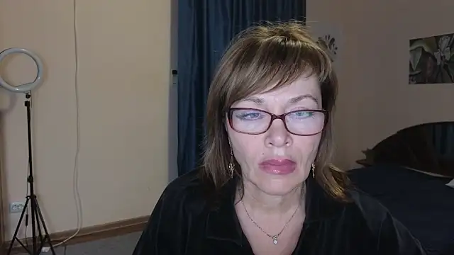 Miss Moren online show from November 17, 2025, 12:11 pm