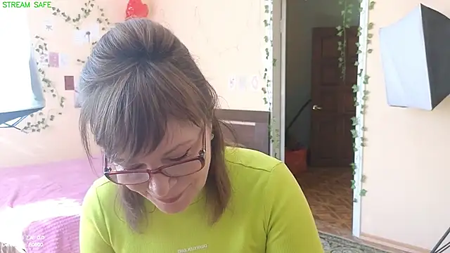 Snapshot of Miss_Moren chatting on June 27, 2026, 5:23 am Miss Moren online show from June 27, 2026, 5:23 am