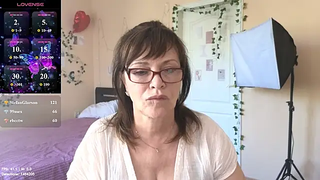 Snapshot of Miss_Moren chatting on June 27, 2026, 12:22 pm Miss Moren online show from June 27, 2026, 12:22 pm