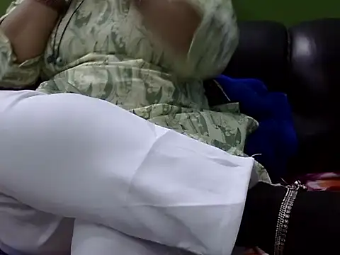 Housewife12 online show from December 16, 2025, 7:35 am