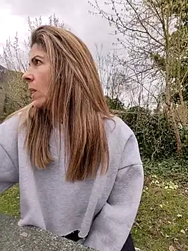 sansan2411 online show from March 11, 2026, 1:17 pm