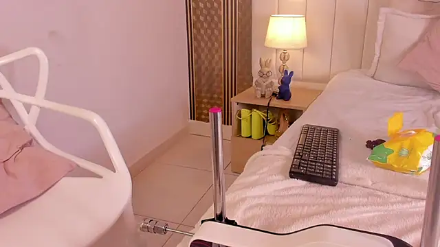  dakota a online show from March 9, 2025, 6:43 pm