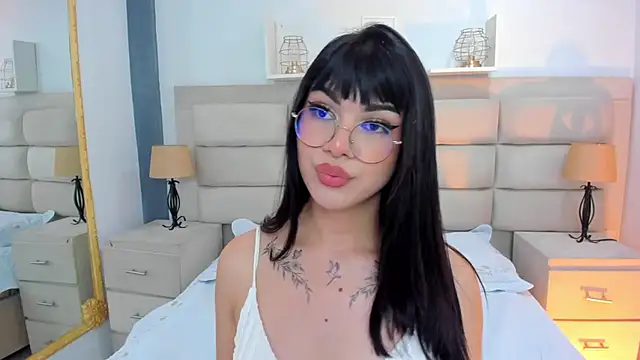 RoseCassie online show from March 5, 2025, 3:51 pm