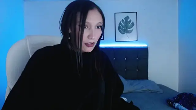 mia collens online show from September 19, 2025, 2:46 am