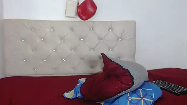 Snapshot of evaFiore chatting on February 21, 2025, 7:43 pm evaFiore online show from February 21, 2025, 7:43 pm