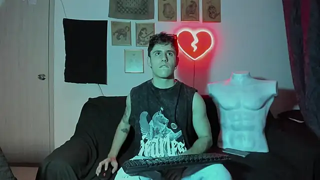 Snapshot of Antonello_Vannucci chatting on January 1, 2025, 8:47 pm Antonello Vannucci online show from January 1, 2025, 8:47 pm