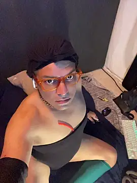 NikkelSofia online show from April 30, 2026, 8:42 am