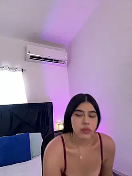 Lily Woodz online show from April 21, 2026, 7:06 pm