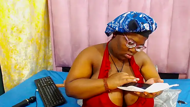 Snapshot of Damm_Bobbies chatting on May 11, 2026, 6:27 pm Damm Bobbies online show from May 11, 2026, 6:27 pm