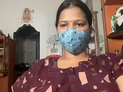 Tamil Sanjana  online show from September 17, 2025, 11:28 pm