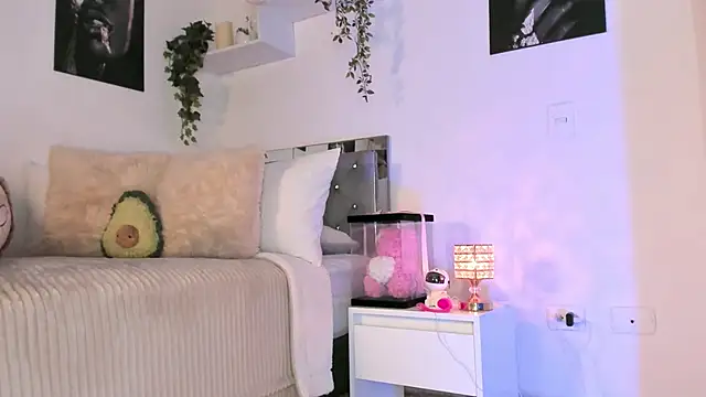 Alissonroses online show from September 24, 2025, 9:18 pm