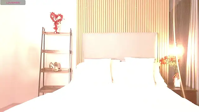 Sienna Blake  online show from October 10, 2025, 8:52 pm